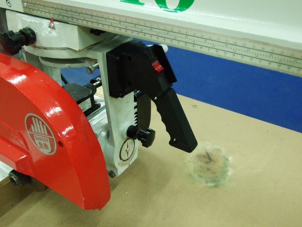 Торцовочный станок LTT MJ2238