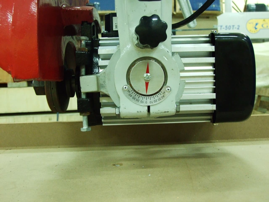 Торцовочный станок LTT MJ2238