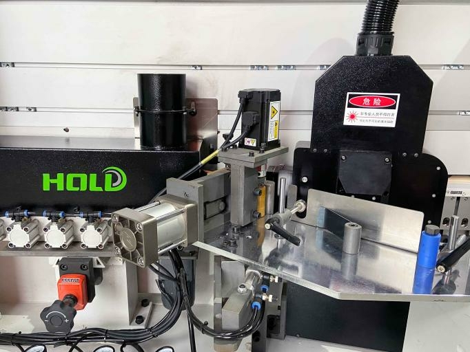 Кромкооблицовочный автоматический станок HOLD LASER S600