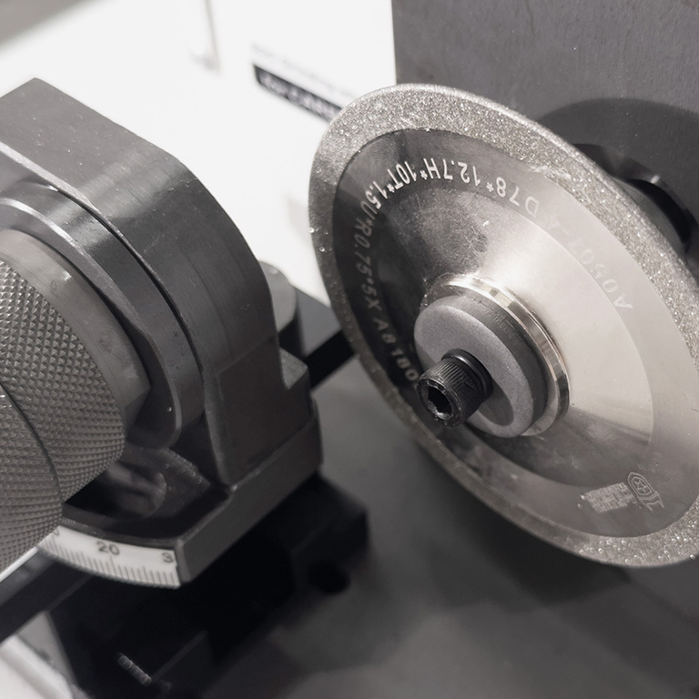 Отрезной станок для инструмента AURA ZM-X4 (72504000)