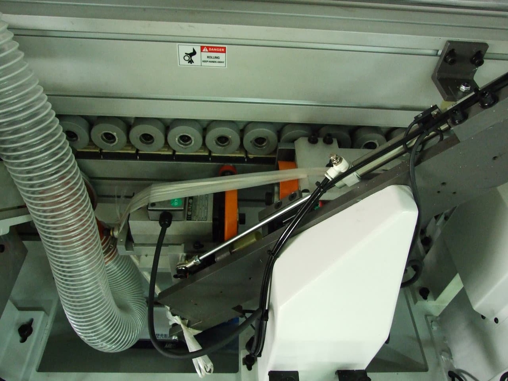 Автоматический кромкоблицовочный станок LTT WDX-323J