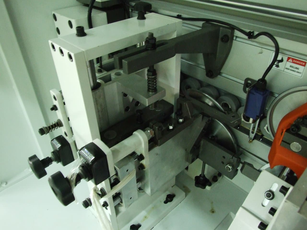 Автоматический кромкоблицовочный станок LTT WDX-323J