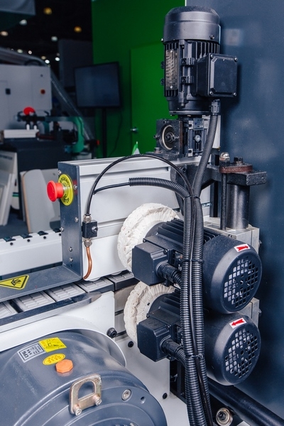 Станок для облицовывания кромок мебельных деталей WoodTec X600