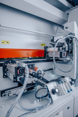 Автоматический кромкооблицовочный станок OSTERMANN 6T2R