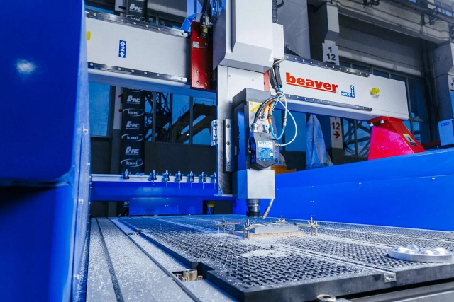 Фрезерный станок с ЧПУ Beaver 25AVLT8-Z600L