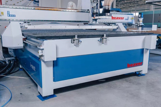 Фрезерный обрабатывающий центр с ЧПУ с автоматическим толкателем Beaver i-NEST 2142 BH PRO