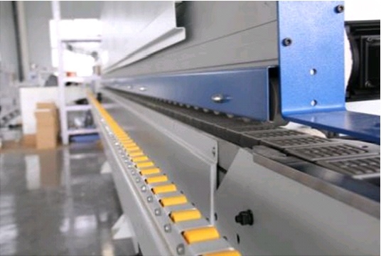 Кромкооблицовочный автоматический станок BJD-F650