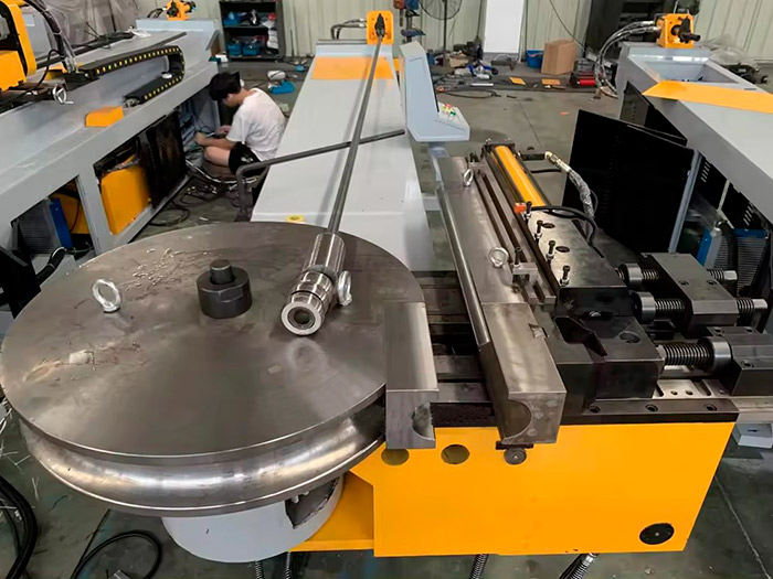 Полуавтоматический трубогибочный станок с ЧПУ DW89NC