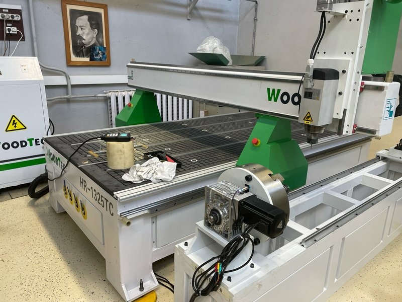 Фрезерно-гравировальный станок с чпу WoodTec HR 1325TC