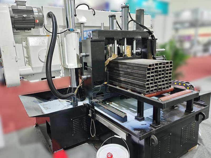 Автоматический ленточнопильный колонный станок Stalex GZ-4250H (102365)