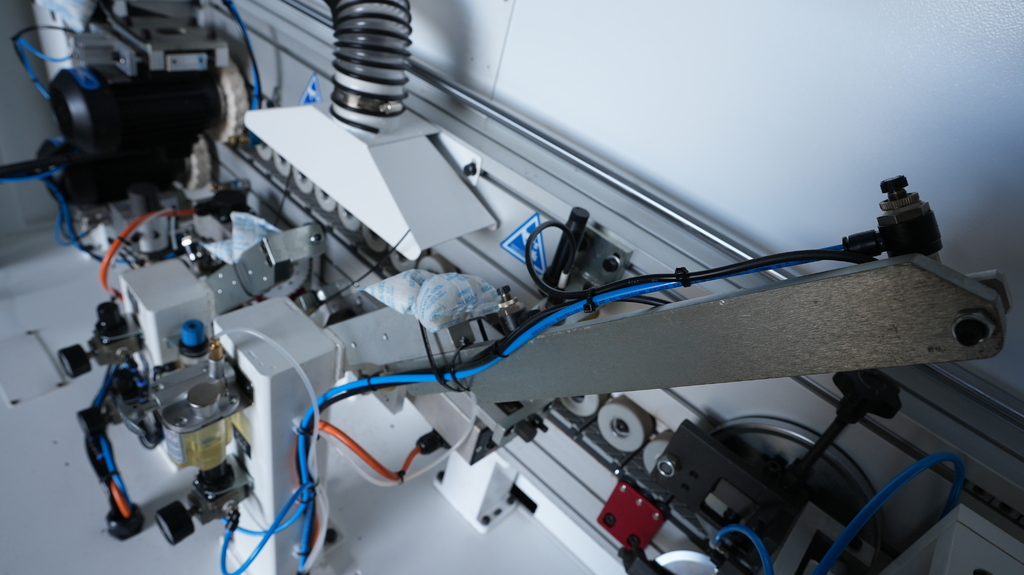 Кромкооблицовочный автоматический станок ALTESA ADVANTAGE 5000 EVO