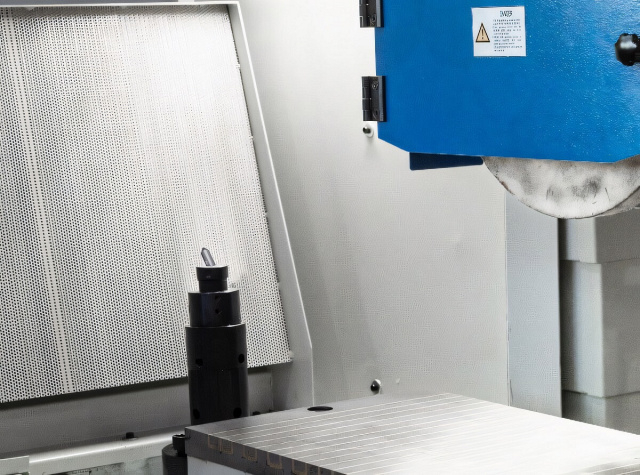 Плоскошлифовальный станок с контроллером (PLC) UNIVEQ USG 2063NC2