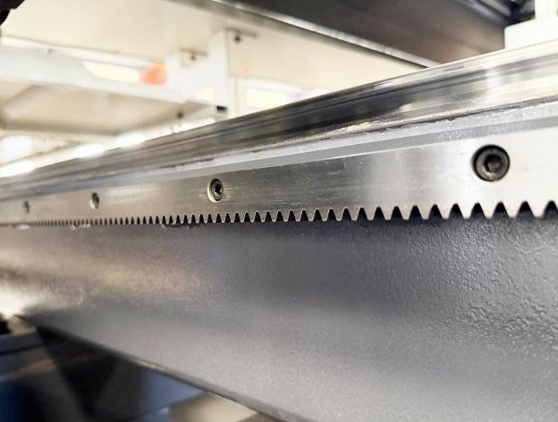 Сверлильно-присадочный станок с ЧПУ HOLD HB61J