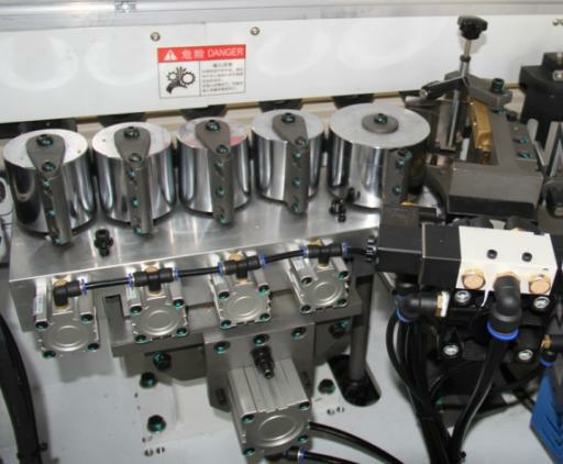 Кромкооблицовочный автоматический станок  BJD F832JSR