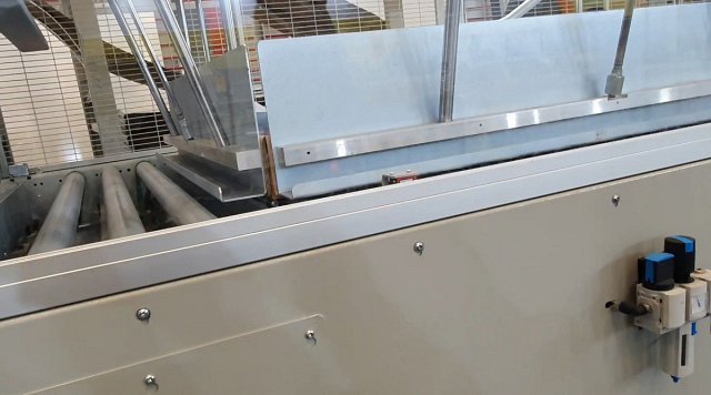 Автоматическая линия для склейки коробок из гофрокартона Intelpack 410