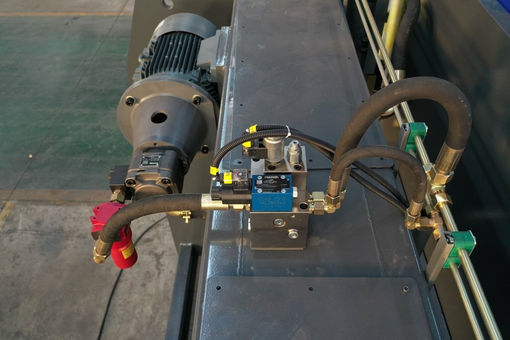 Листогибочный пресс с ЧПУ MetalTec HBС 110/2500 4+1 ЧПУ МТ-15