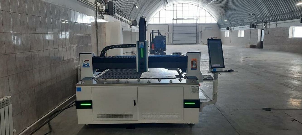 Оптоволоконный лазерный станок для резки металла MetalTec 1530 BL (MAX-1000 W)