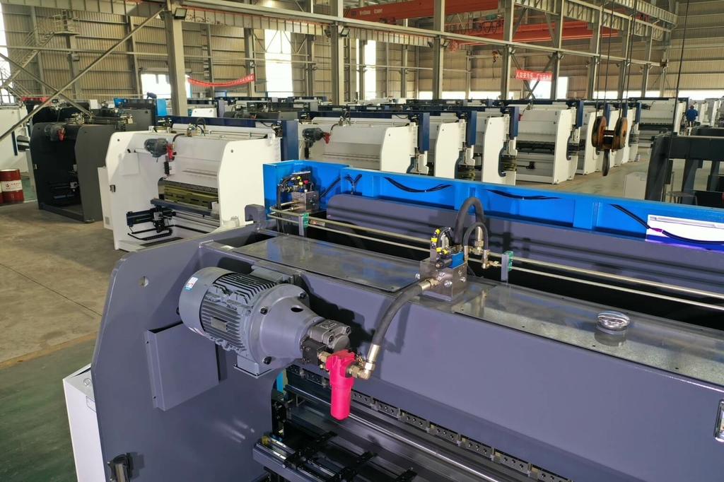 Листогибочный пресс с ЧПУ MetalTec HBС 110/2500 4+1 ЧПУ МТ-15