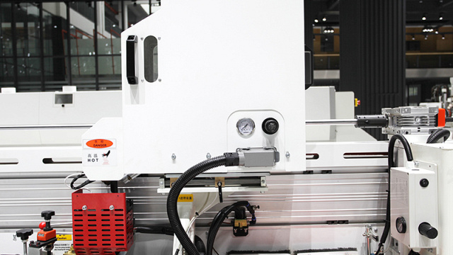 Автоматический кромкооблицовочный станок Nanxing NB8PCHG-PC