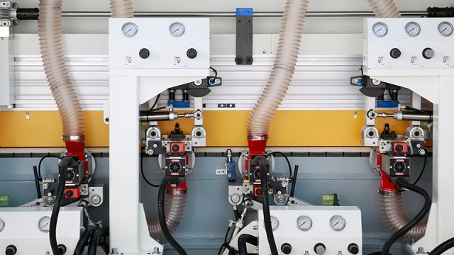 Автоматический кромкооблицовочный станок Nanxing NB8PСHGM-PC