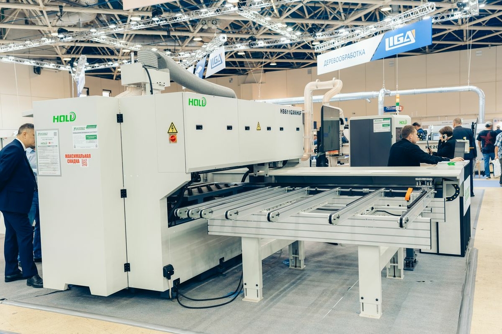 Сверлильно-присадочный станок с ЧПУ HOLD HB611GKH6FX