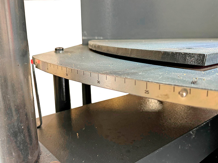 Автоматический двухколонный ленточнопильный станок GNC 4230 Z с поворотной рамой