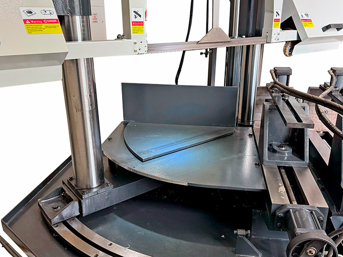 Автоматический двухколонный ленточнопильный станок GNC 4235 Z с поворотной рамой