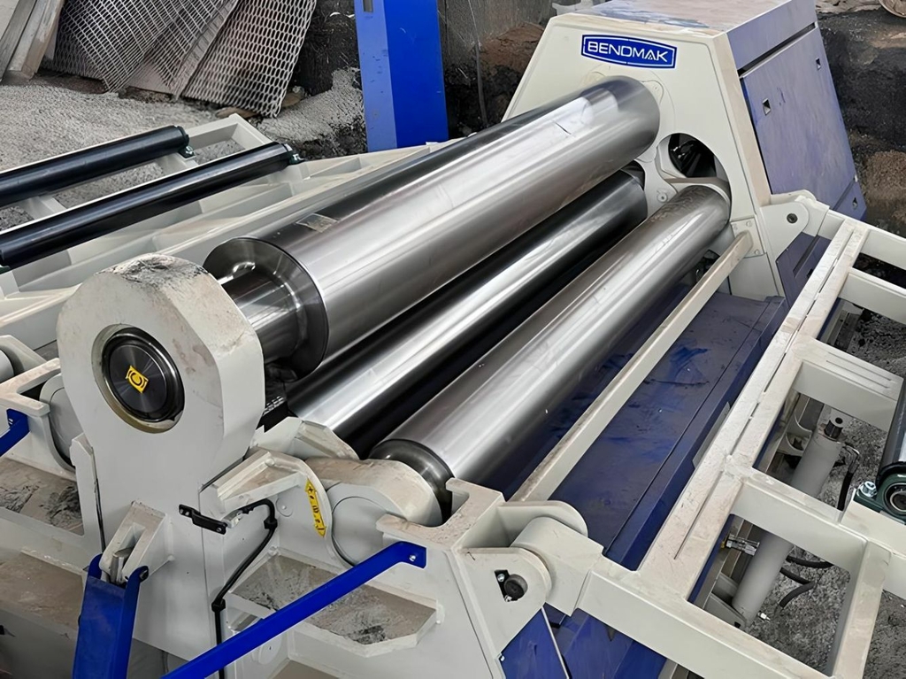 Четырёхвалковые гидравлические вальцы Bendmak CY4R-HHS 210-25/8.0