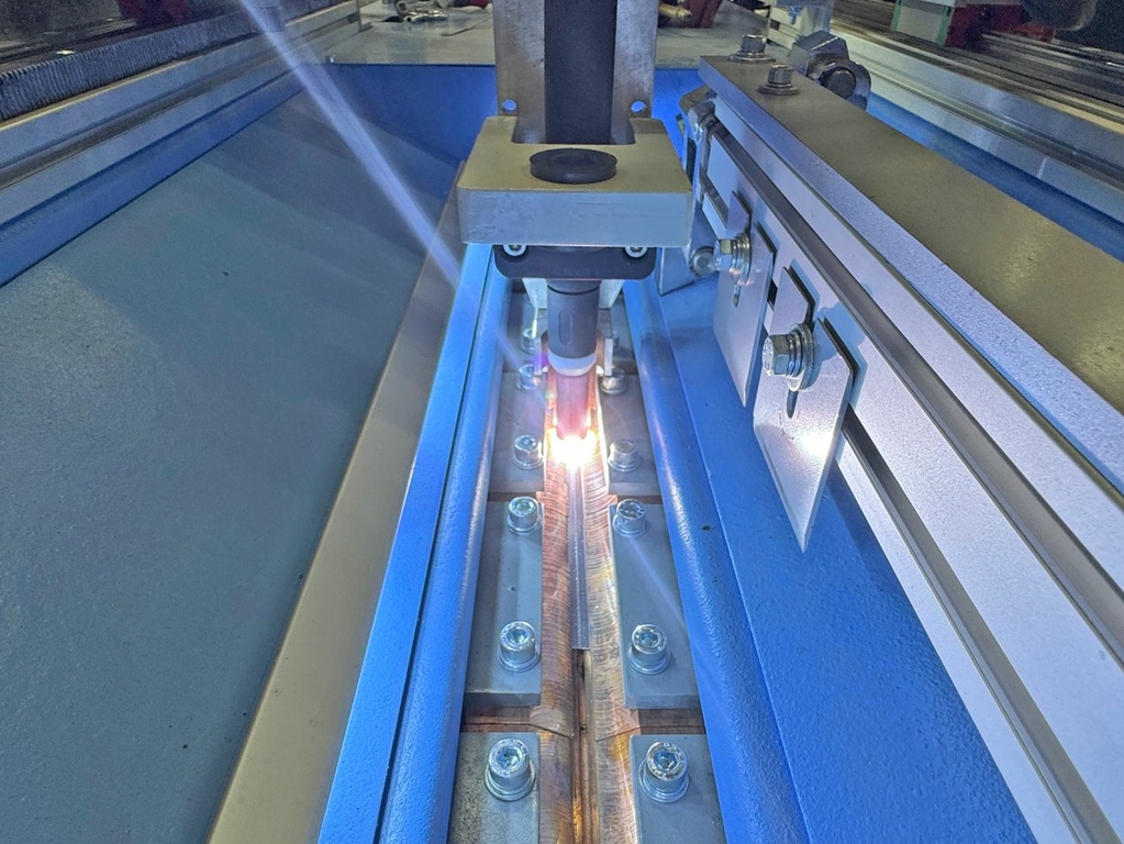 Стыковая шовная сварка HRD125 с источником FRONIUS TIG 170, присадочной проволокой и чиллером