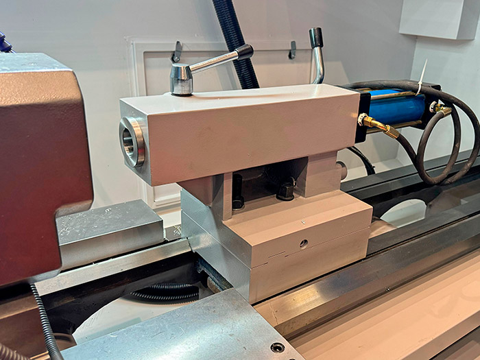 Токарный станок CK560/2000 с плоской станиной с ЧПУ Siemens 808D