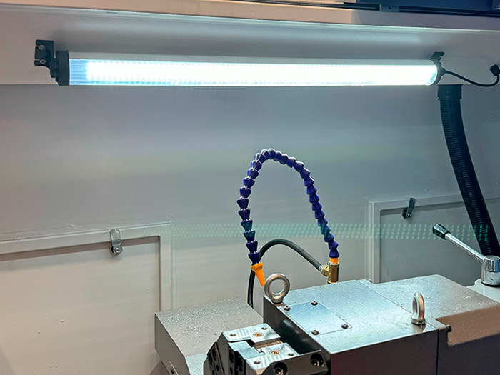 Токарный станок CK560/2000 с плоской станиной с ЧПУ Siemens 808D