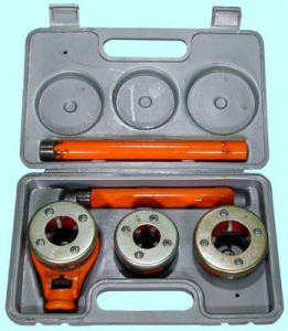 Клуппы трубные для резьб G 1/2-3/4-1" c трещеткой набор в пласт. кейсе "CNIC"