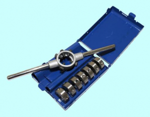 Набор из  7 штук плашек М3-М12 9ХС + плашкодержатель в метал. футляре (8 позиций) SM008-1 "CNIC"