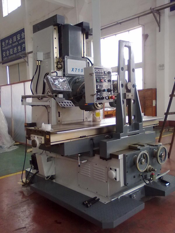 Тяжелый широкоуниверсальный фрезерный станок Weida X715 с УЦИ