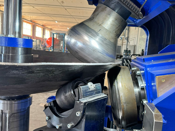 Кромкогибочная машина для отбортовки кромки днищ BFM35xD