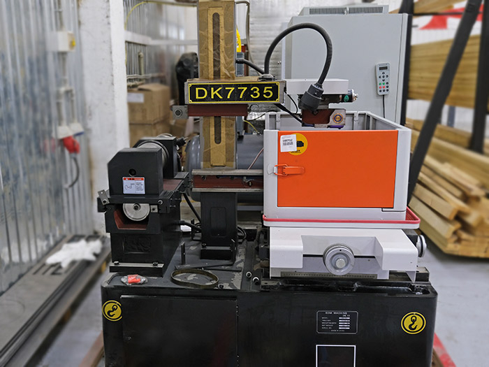 Электроэрозионный проволочно-вырезной станок DK7735