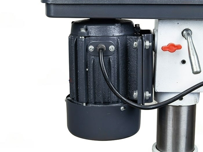 Вертикально-сверлильный станок B20 (220v)