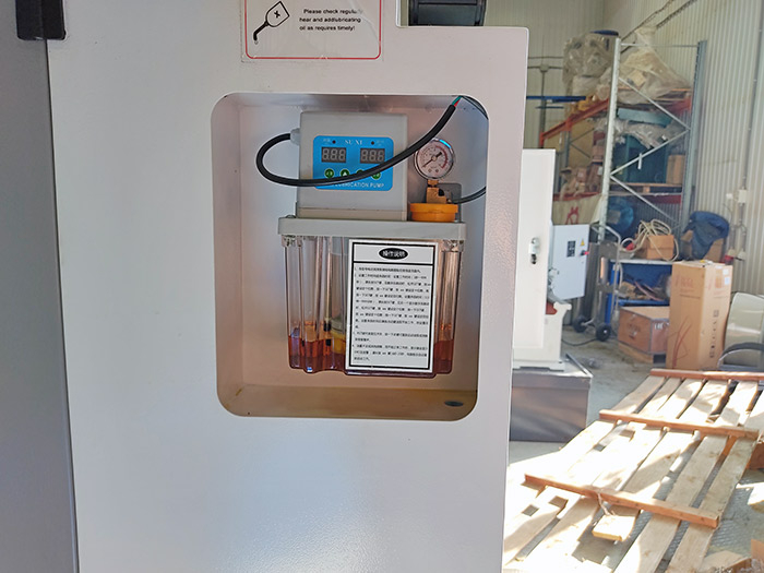 Токарный станок CK6136/750 с плоской станиной с ЧПУ Siemens 808D