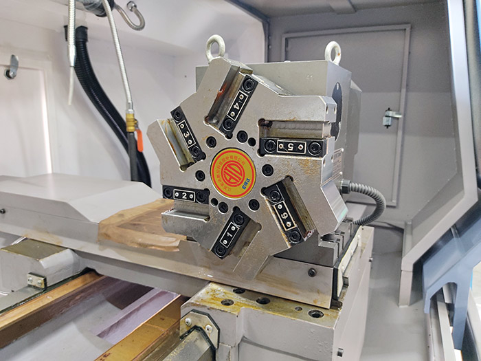 Токарный станок CK6136/750 с плоской станиной с ЧПУ Siemens 808D