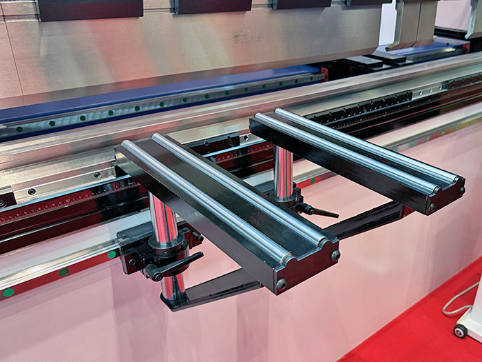 Вертикальный листогибочный пресс CNC-PBA 80х2500 с контроллером ESA630