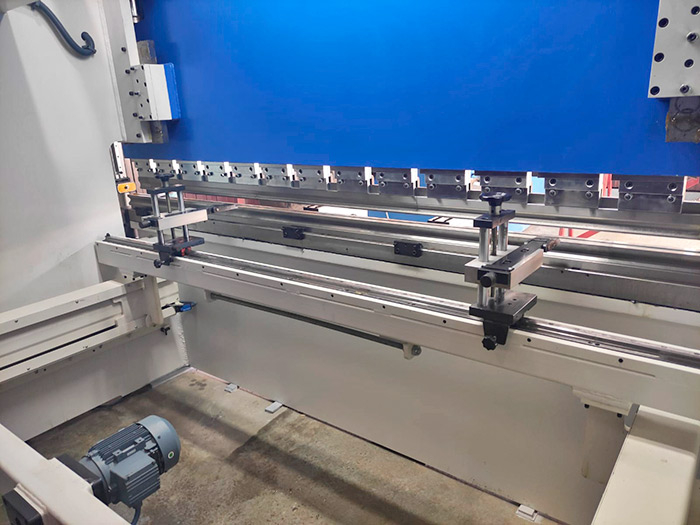 Гидравлический вертикально-гибочный пресс COMPACT-31100