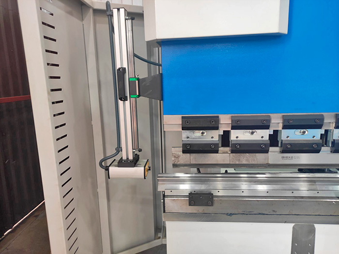 Гидравлический вертикально-гибочный пресс COMPACT-31100