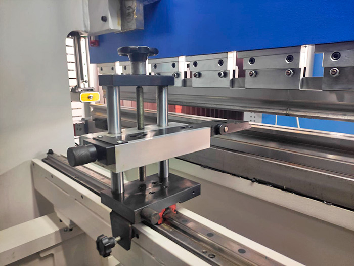 Гидравлический вертикально-гибочный пресс COMPACT-31100