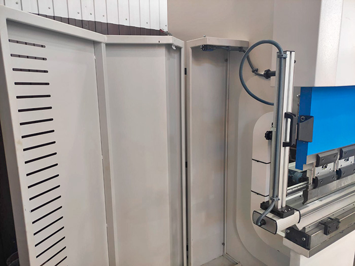 Гидравлический вертикально-гибочный пресс COMPACT-31100