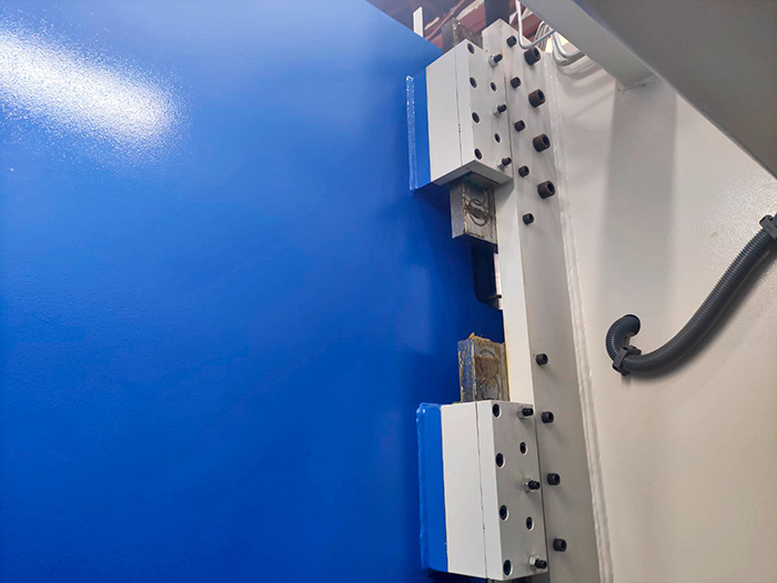 Гидравлический вертикально-гибочный пресс COMPACT-31100