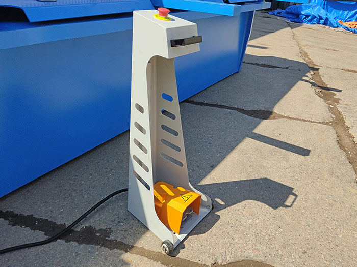 Гидравлическая гильотина QC12Y 8x3200 с ЧПУ Е21S