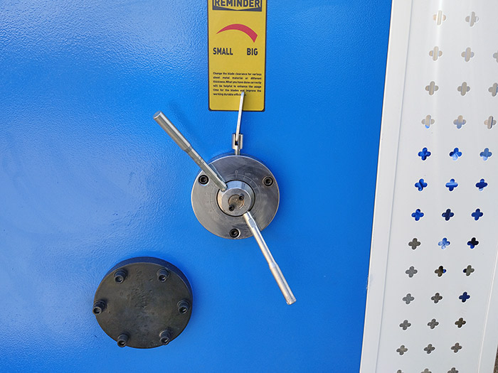 Гидравлическая гильотина QC12Y 8x3200 с ЧПУ Е21S