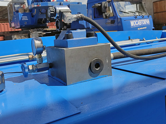 Гидравлическая гильотина QC12Y 8x3200 с ЧПУ Е21S