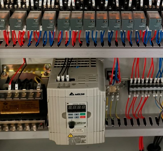 Листогибочный гидравлический пресс MetalTec HBM 160/3200M (E22, инвертор заднего упора)