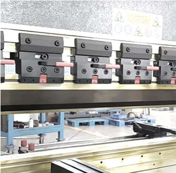 Листогибочный гидравлический пресс MetalTec HBM 160/3200M (E22, инвертор заднего упора)